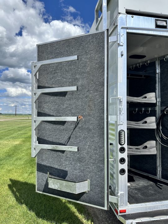 Used 2018 Lakota Bighorn 4H 17' LQ Horse Trailer