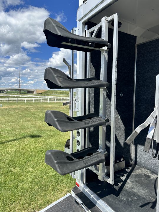 Used 2018 Lakota Bighorn 4H 17' LQ Horse Trailer