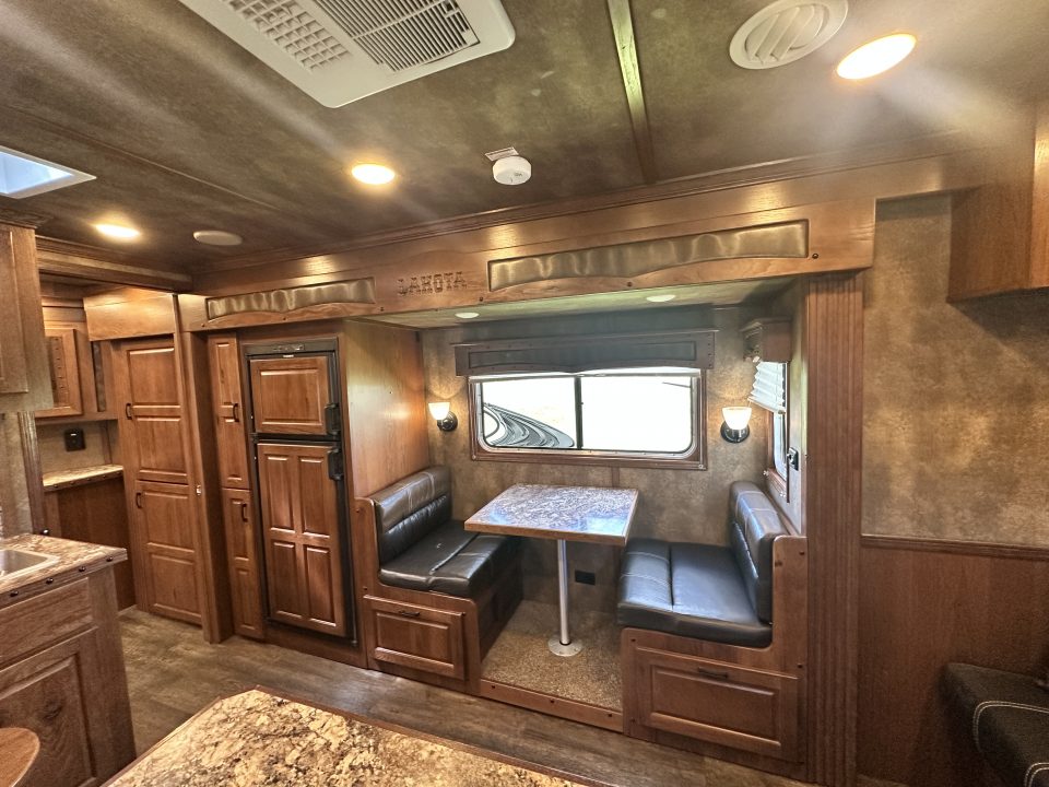 Used 2018 Lakota Bighorn 4H 17' LQ Horse Trailer