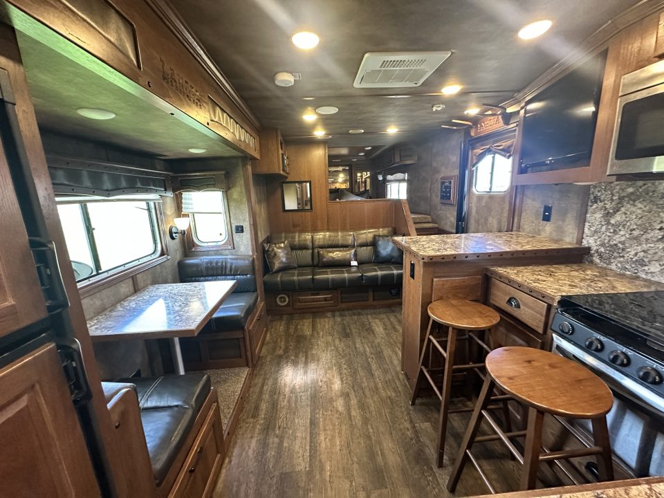 Used 2018 Lakota Bighorn 4H 17' LQ Horse Trailer