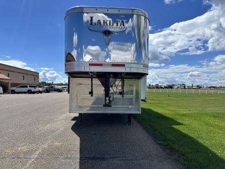 Used 2018 Lakota Bighorn 4H 17' LQ Horse Trailer