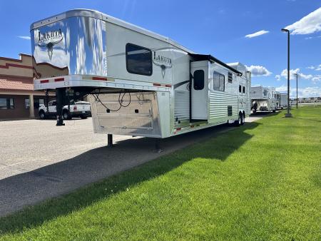 Used 2018 Lakota Bighorn 4H 17' LQ Horse Trailer