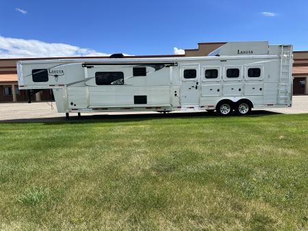Used 2018 Lakota Bighorn 4H 17' LQ Horse Trailer
