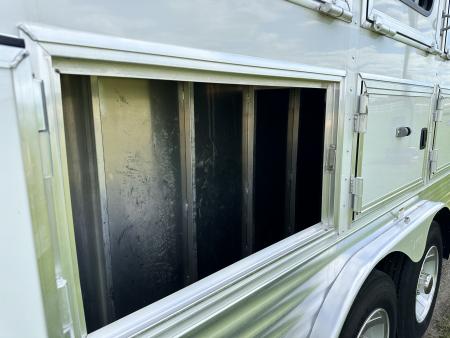 Used 2018 Lakota Bighorn 4H 17' LQ Horse Trailer
