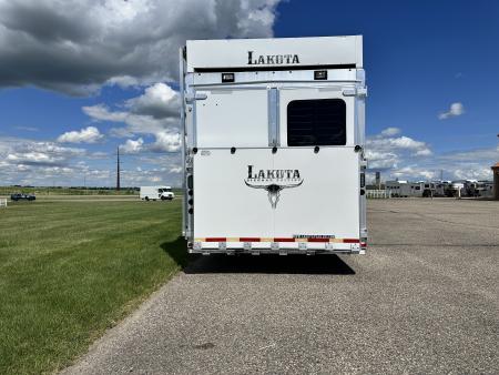 Used 2018 Lakota Bighorn 4H 17' LQ Horse Trailer