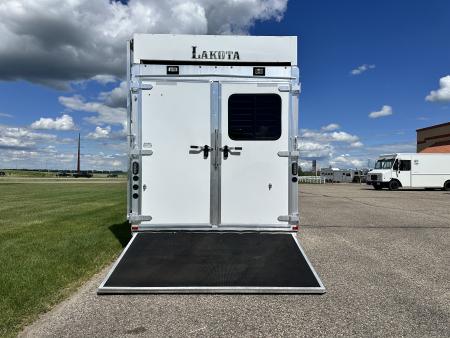 Used 2018 Lakota Bighorn 4H 17' LQ Horse Trailer
