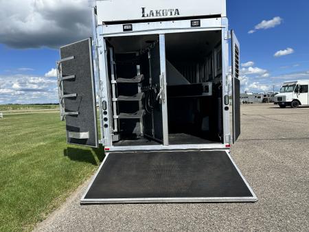 Used 2018 Lakota Bighorn 4H 17' LQ Horse Trailer
