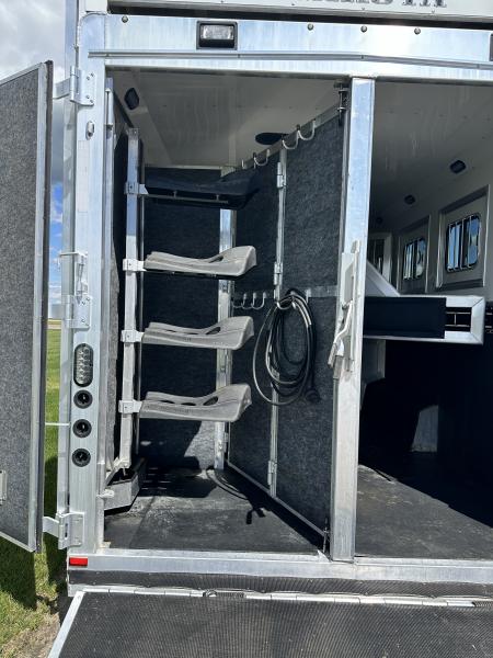 Used 2018 Lakota Bighorn 4H 17' LQ Horse Trailer