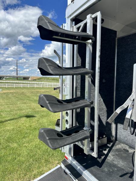 Used 2018 Lakota Bighorn 4H 17' LQ Horse Trailer