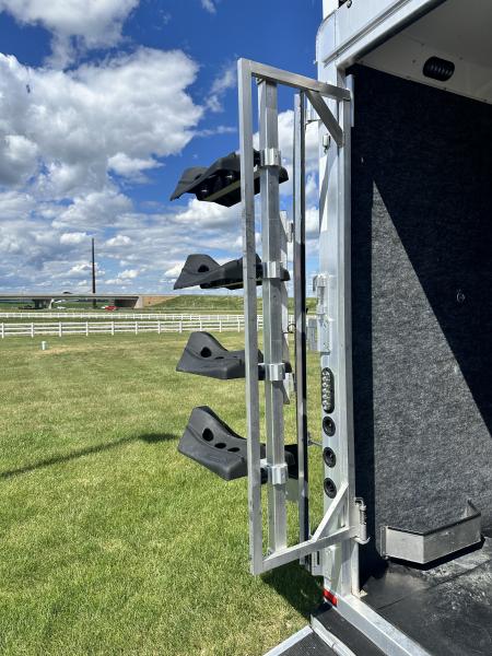Used 2018 Lakota Bighorn 4H 17' LQ Horse Trailer