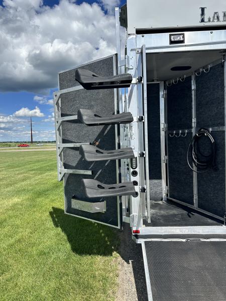 Used 2018 Lakota Bighorn 4H 17' LQ Horse Trailer