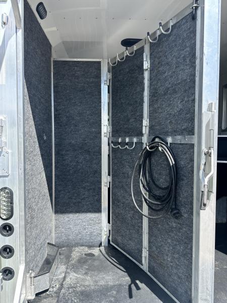 Used 2018 Lakota Bighorn 4H 17' LQ Horse Trailer