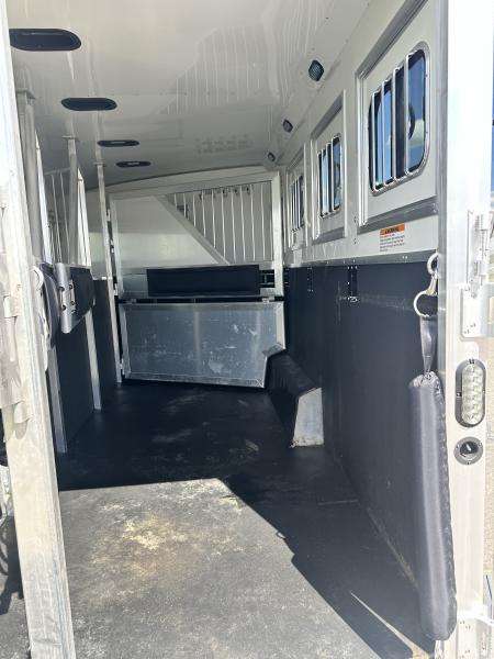 Used 2018 Lakota Bighorn 4H 17' LQ Horse Trailer