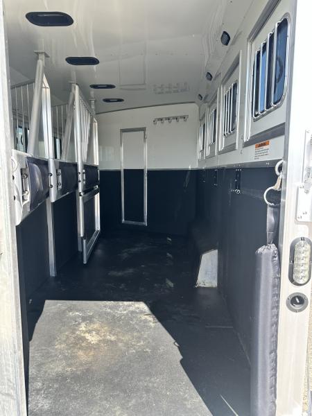 Used 2018 Lakota Bighorn 4H 17' LQ Horse Trailer
