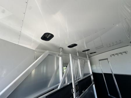 Used 2018 Lakota Bighorn 4H 17' LQ Horse Trailer