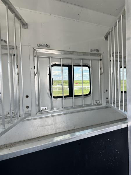 Used 2018 Lakota Bighorn 4H 17' LQ Horse Trailer