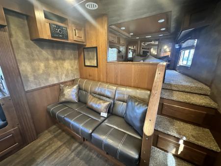 Used 2018 Lakota Bighorn 4H 17' LQ Horse Trailer