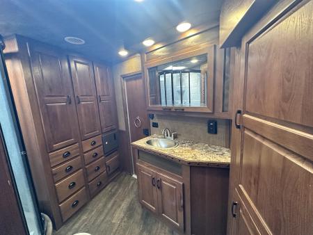 Used 2018 Lakota Bighorn 4H 17' LQ Horse Trailer