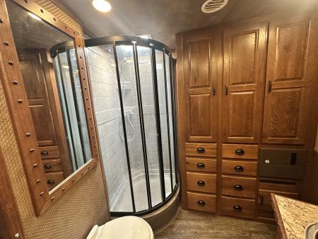 Used 2018 Lakota Bighorn 4H 17' LQ Horse Trailer