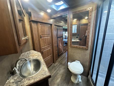 Used 2018 Lakota Bighorn 4H 17' LQ Horse Trailer