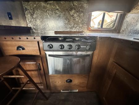 Used 2018 Lakota Bighorn 4H 17' LQ Horse Trailer