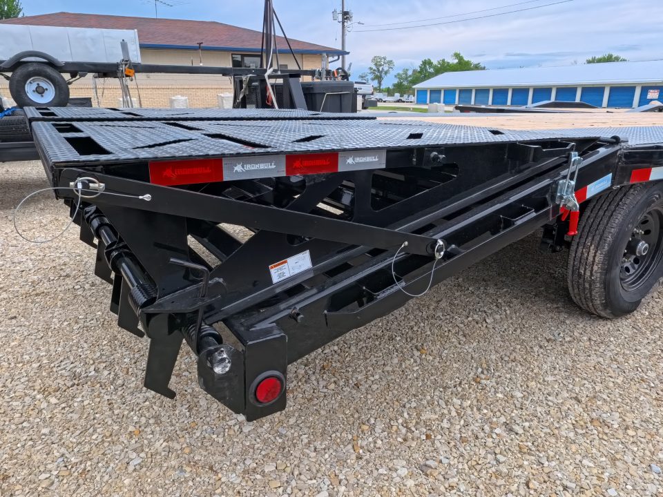 New 2027 Iron Bull 102" x 25' FDG (20+5) Gooseneck Deckover with 2)7K Dexter Straight Axles, F-Adj. Electric Brakes, Rampage Ramps, 4 Weld On D-Rings & 10 Ply Tires