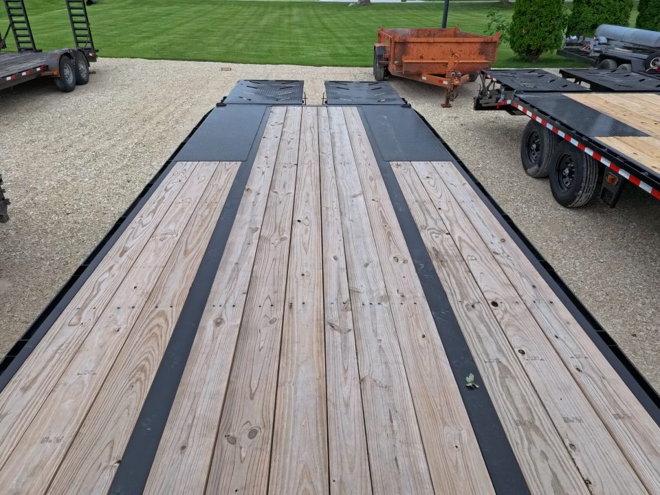 New 2026 Norstar 102"x25' FXG (20+5) Deckover Trailer Gooseneck with 2 -10K Spring Axles, Rampage Ramps, Spare Tire, Mud Flaps and More!