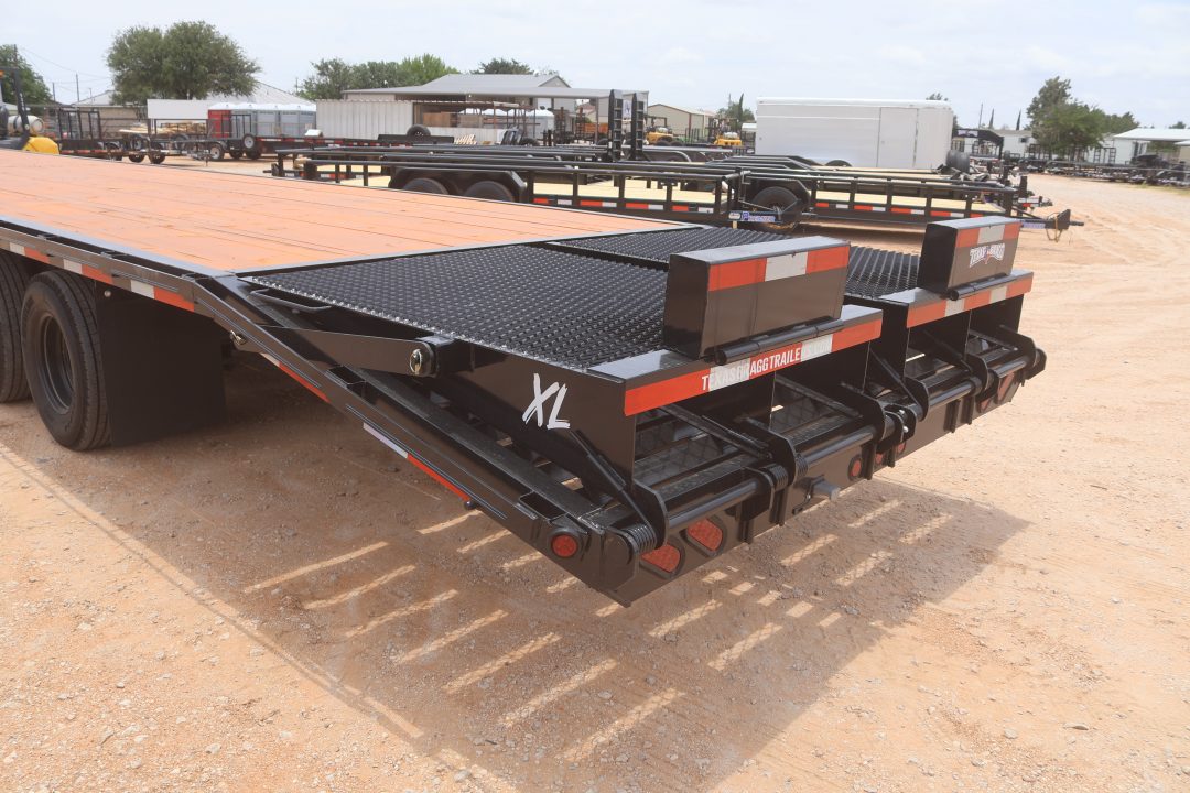 New 2026 Texas Bragg Trailers 102X40 OTWTD Deckover Trailer