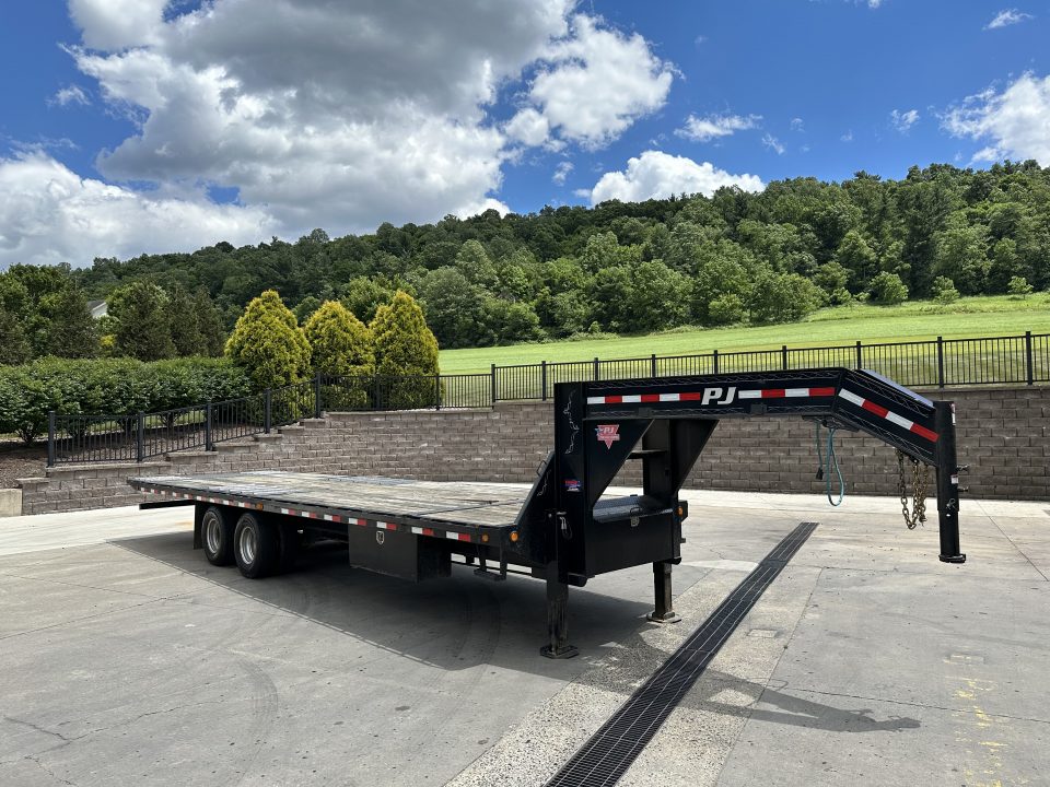 Used 2017 PJ Trailers TD 28' Tilt Trailer