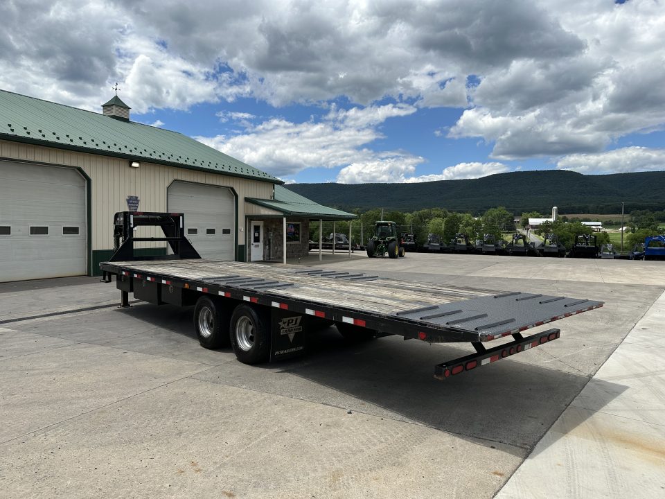 Used 2017 PJ Trailers TD 28' Tilt Trailer