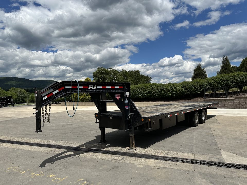 Used 2017 PJ Trailers TD 28' Tilt Trailer