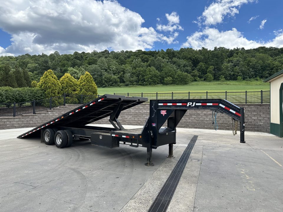 Used 2017 PJ Trailers TD 28' Tilt Trailer