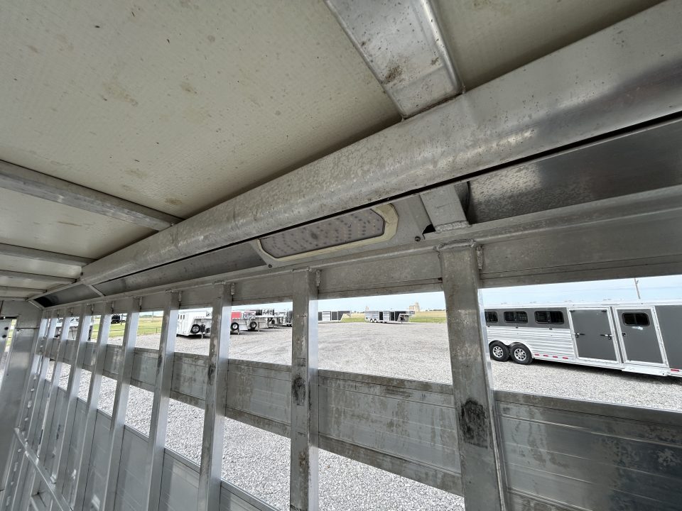 Used 2021 Cimarron Lonestar 13075