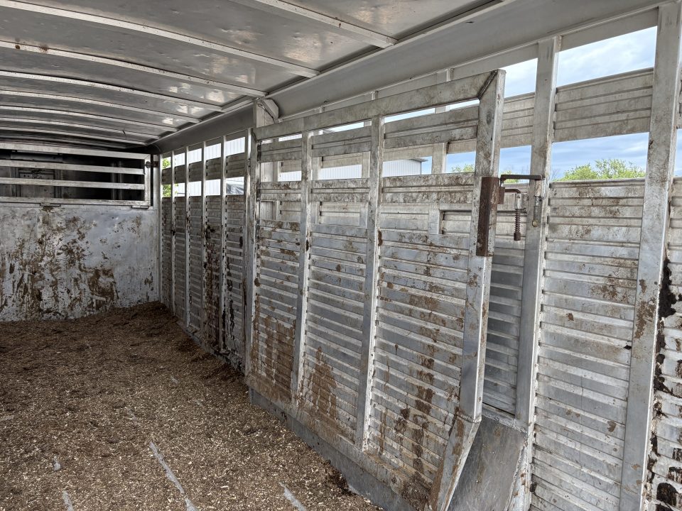 Used 1994 Sooner 20ft livestock trailer Stock / Stock Combo Trailer