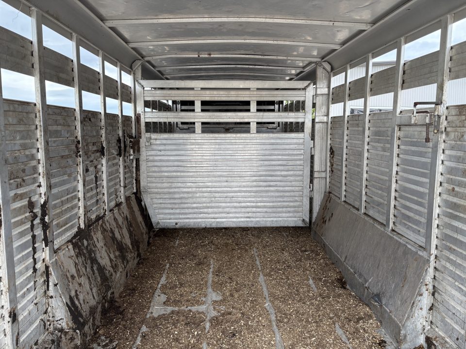 Used 1994 Sooner 20ft livestock trailer Stock / Stock Combo Trailer