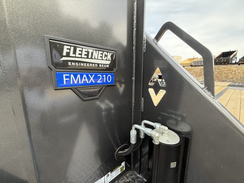 New 2026 Diamond C FMAX 210 32’ Flatbed Trailer, HYDRAULIC JACK, HYDRAULIC DOVETAIL, ALUMINUM OUTER WHEELS, 14 PLY TIRES