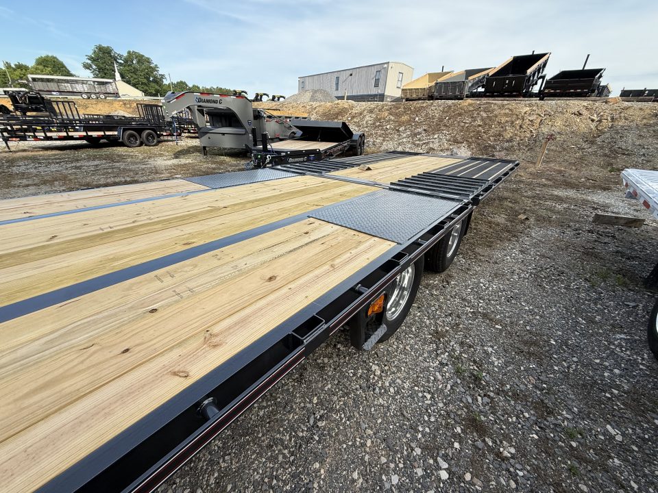 New 2026 Diamond C FMAX 210 32’ Flatbed Trailer, HYDRAULIC JACK, HYDRAULIC DOVETAIL, ALUMINUM OUTER WHEELS, 14 PLY TIRES