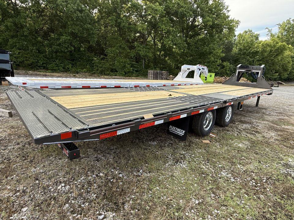 New 2026 Diamond C FMAX 210 32’ Flatbed Trailer, HYDRAULIC JACK, HYDRAULIC DOVETAIL, ALUMINUM OUTER WHEELS, 14 PLY TIRES