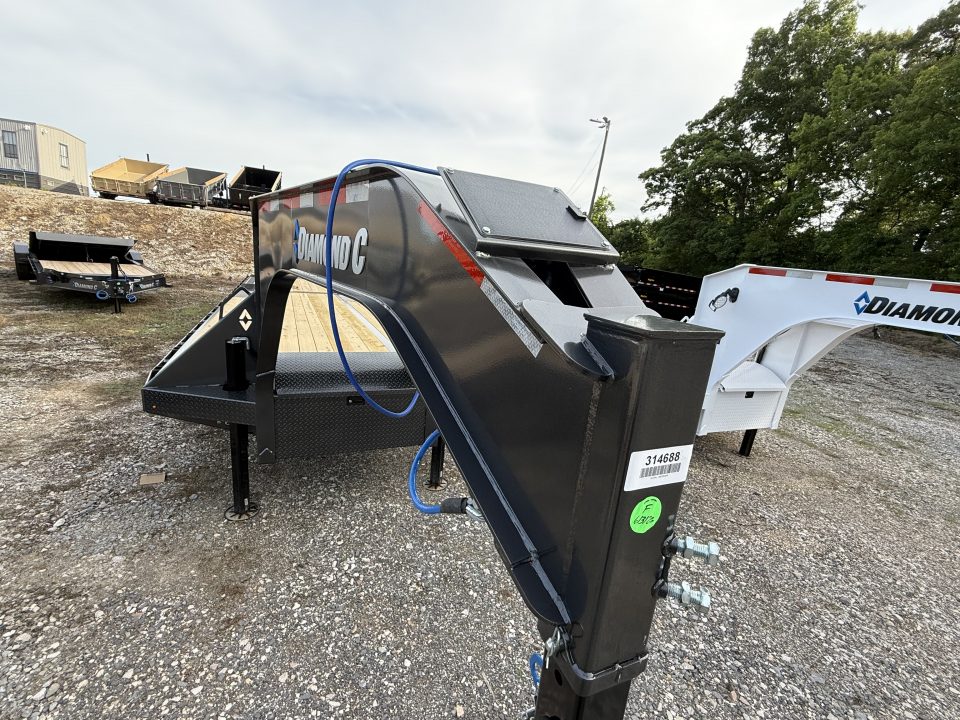 New 2026 Diamond C FMAX 210 32’ Flatbed Trailer, HYDRAULIC JACK, HYDRAULIC DOVETAIL, ALUMINUM OUTER WHEELS, 14 PLY TIRES