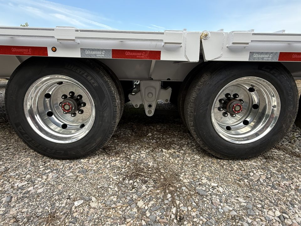 New 2026 Diamond C FMAX 212 32’ Flatbed Trailer, PACESETTER EDITION, HYD JACKS AND DOVETAIL, DISC BRAKES, WIRELESS REMOTE, 17.5 ALUMINUM OUTER WHEELS