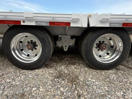 New 2026 Diamond C FMAX 212 32’ Flatbed Trailer, PACESETTER EDITION, HYD JACKS AND DOVETAIL, DISC BRAKES, WIRELESS REMOTE, 17.5 ALUMINUM OUTER WHEELS