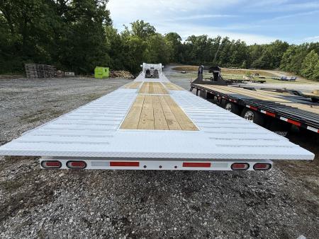 New 2026 Diamond C FMAX 212 32’ Flatbed Trailer, PACESETTER EDITION, HYD JACKS AND DOVETAIL, DISC BRAKES, WIRELESS REMOTE, 17.5 ALUMINUM OUTER WHEELS