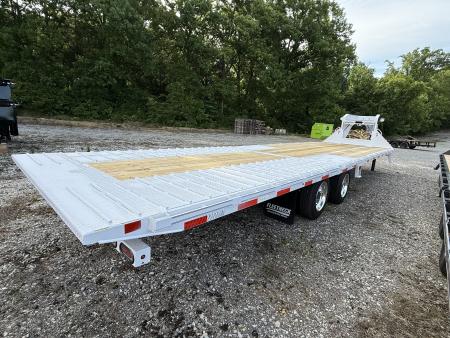 New 2026 Diamond C FMAX 212 32’ Flatbed Trailer, PACESETTER EDITION, HYD JACKS AND DOVETAIL, DISC BRAKES, WIRELESS REMOTE, 17.5 ALUMINUM OUTER WHEELS