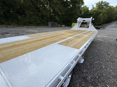 New 2026 Diamond C FMAX 212 32’ Flatbed Trailer, PACESETTER EDITION, HYD JACKS AND DOVETAIL, DISC BRAKES, WIRELESS REMOTE, 17.5 ALUMINUM OUTER WHEELS