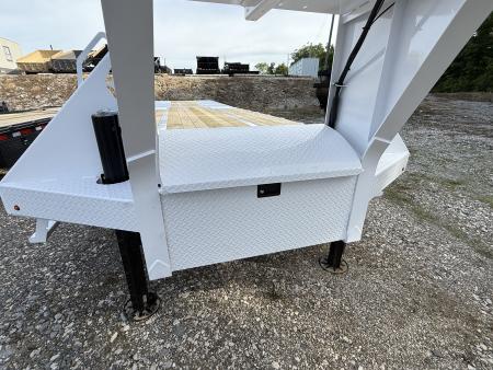 New 2026 Diamond C FMAX 212 32’ Flatbed Trailer, PACESETTER EDITION, HYD JACKS AND DOVETAIL, DISC BRAKES, WIRELESS REMOTE, 17.5 ALUMINUM OUTER WHEELS