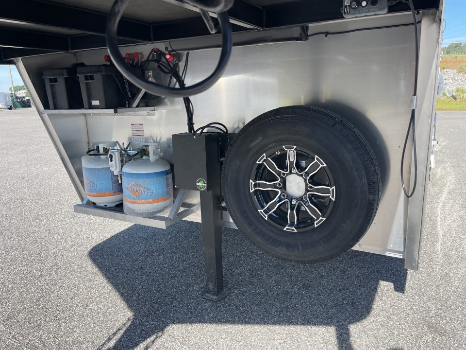 New 2026 Bison Trailers SV8209B-ALL ALUMINUM Horse Trailer