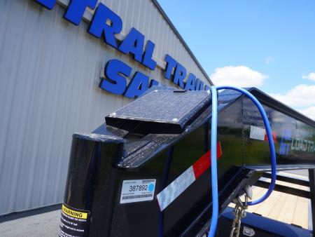 New 2026 Load Trail 102"x32' Low-Pro Gooseneck
