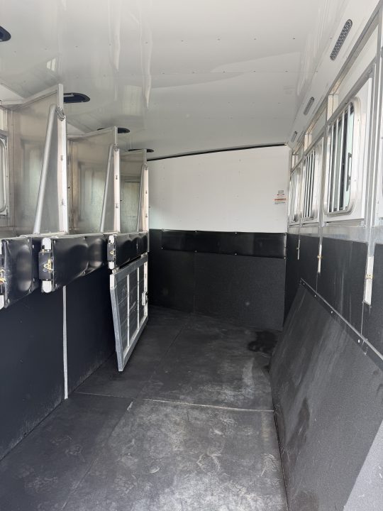 Used 2015 Sundowner 4 Horse Bumper Pull Horse Trailer