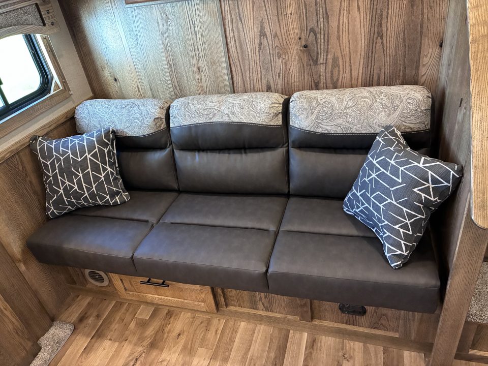 New 2027 Lakota 3H 16' LQ Horse Trailer