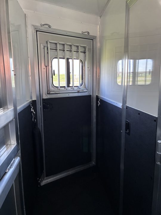 New 2027 Lakota 3H 16' LQ Horse Trailer